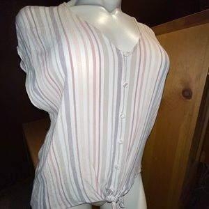 Torrid Short Sleeve Blouse; Button Up; Tie Front; sz2